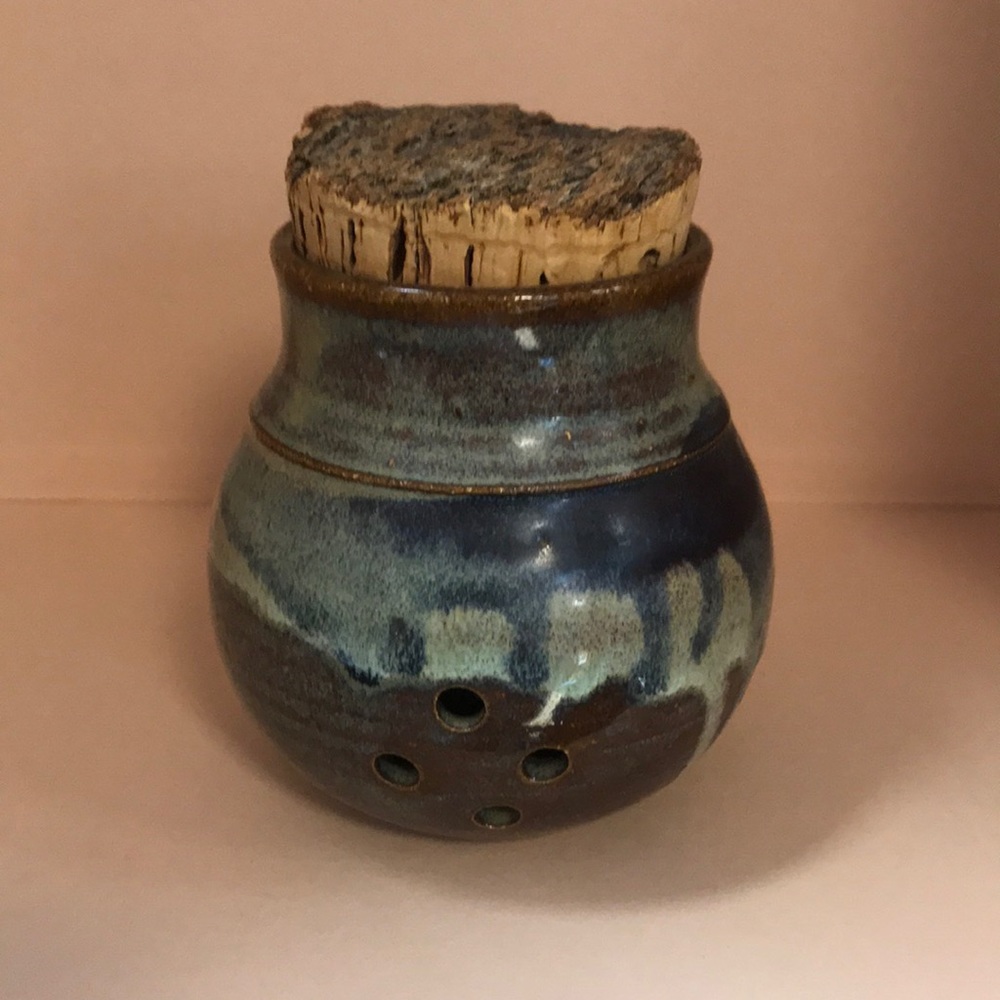Vintage Cunningham Stoneware Pottery Garlic‎ Keeper with Cork Lid